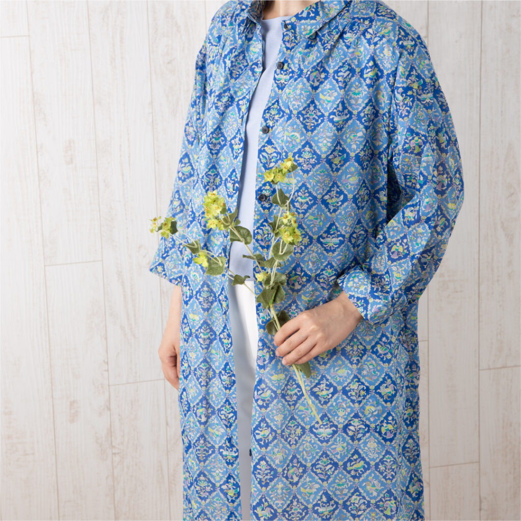 シャツ襟ウエストリボン通しチュニック　花鳥更紗