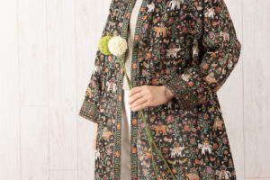 シャツ衿ヨーク切替ギャザーチュニック　バローダ