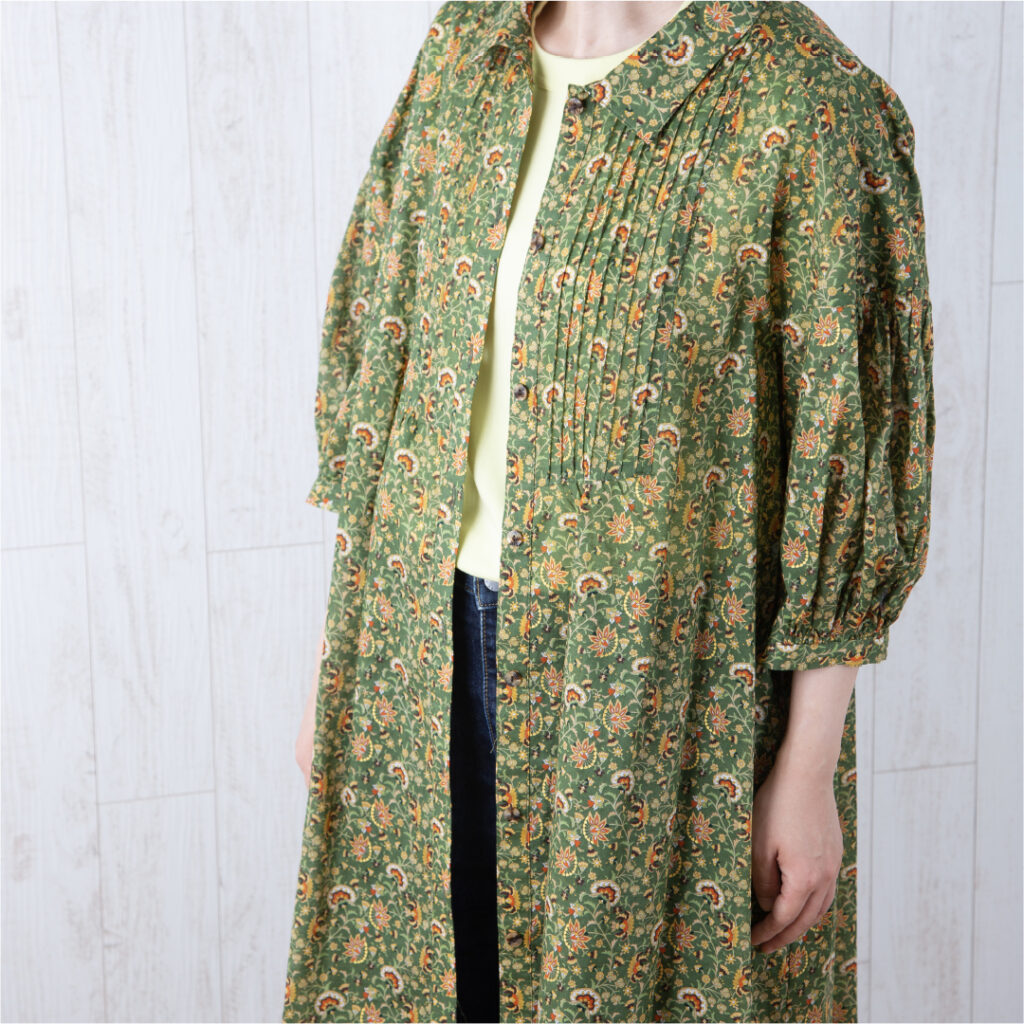 前ヨークピンタックブラウス　ゴア