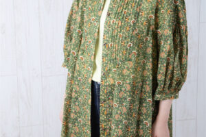 前ヨークピンタックブラウス　ゴア