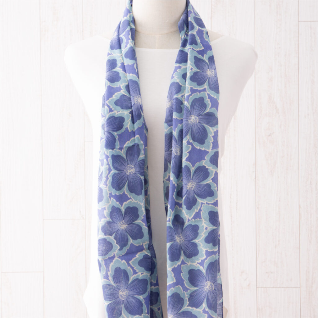 ガーゼチーフ　花卉（かき）ネイビー