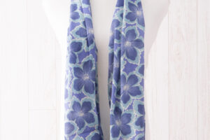 ガーゼチーフ　花卉（かき）ネイビー