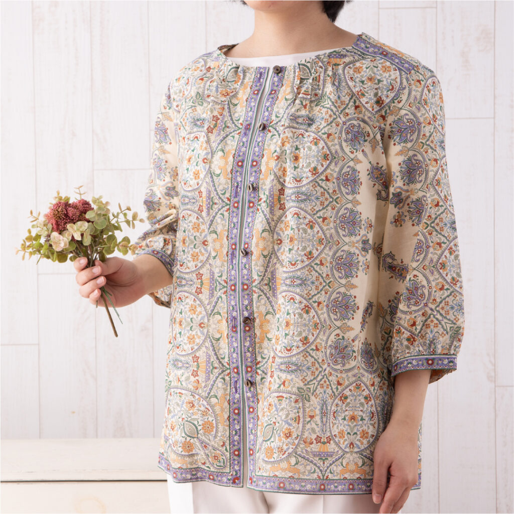 小襟スタンドタックブラウス　カシミール