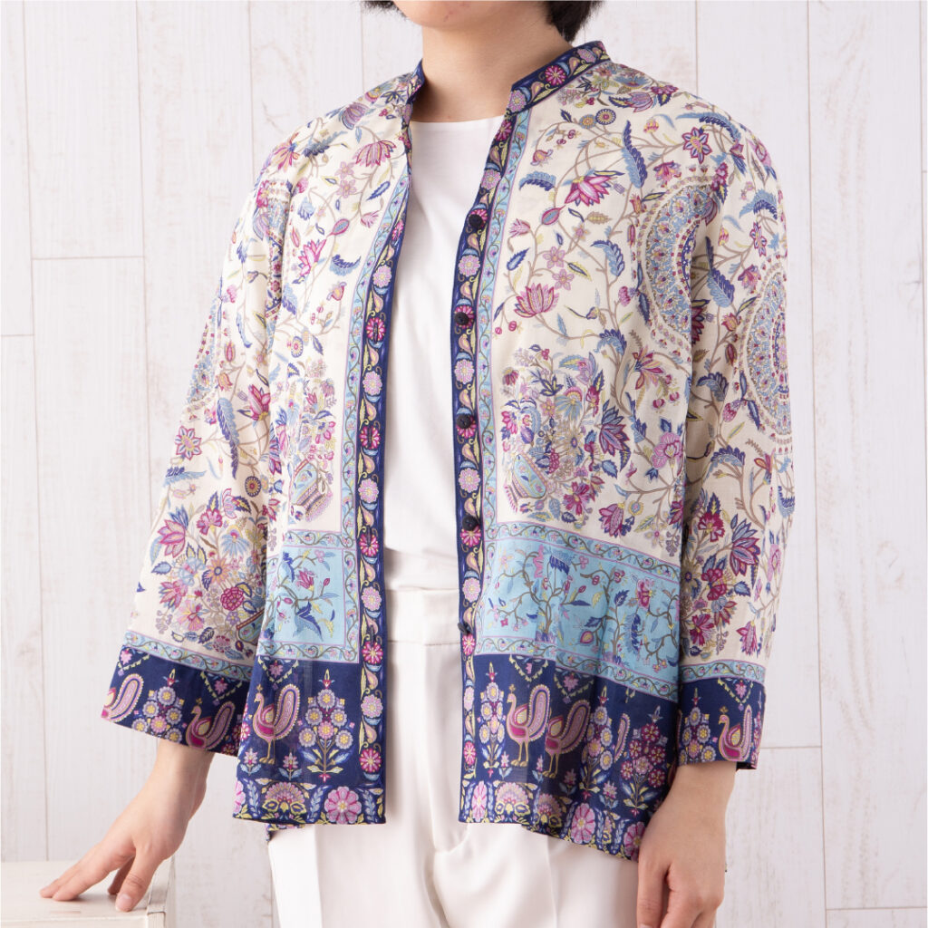 スタンドカラーウエストダーツブラウス　シラーズ