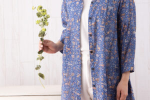 シャツ襟タックブラウス　オアシス