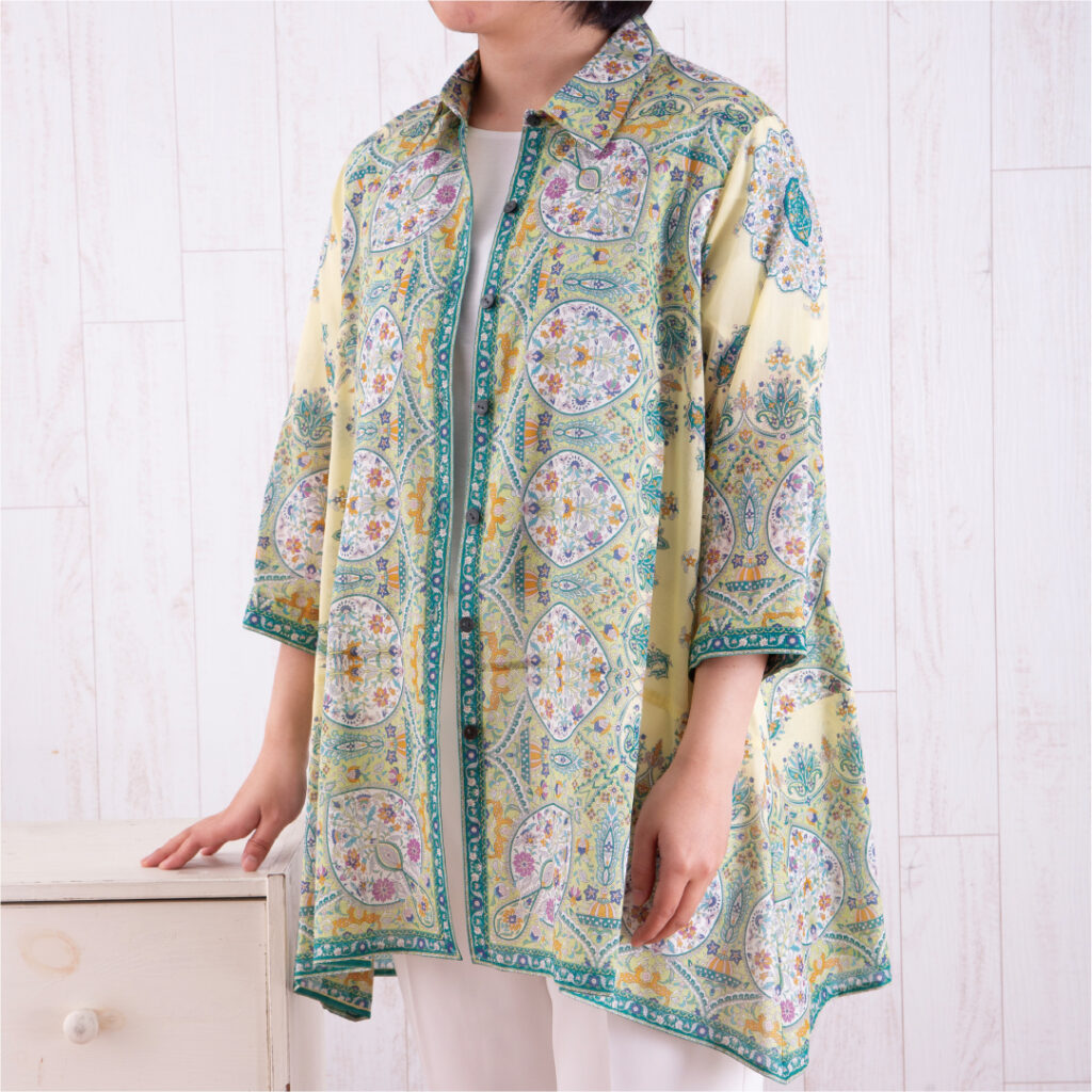 シャツ襟裾ヘム脇下がり七分袖ブラウス　カシミール