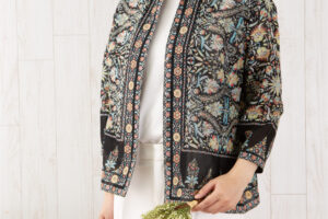 スタンド七分袖ショートブラウス　セントトーマス