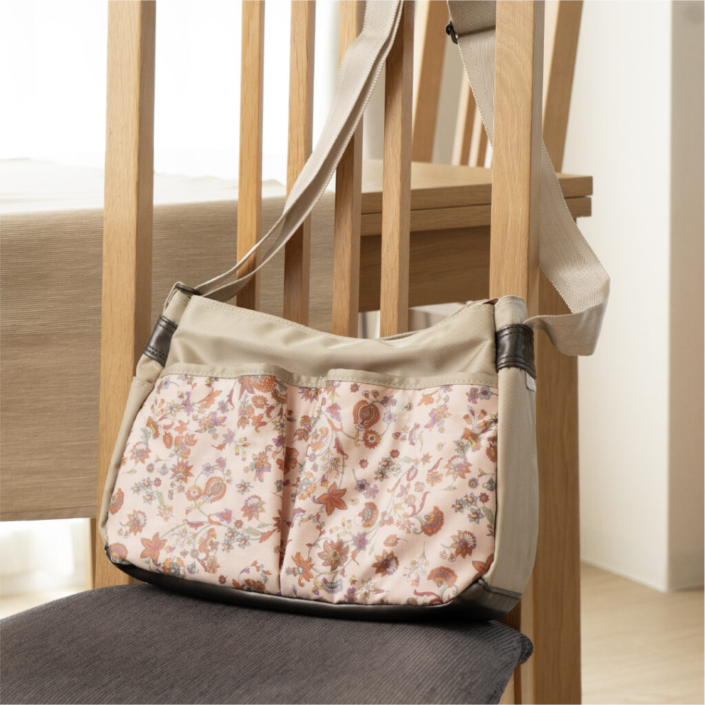 ダブルポケットショルダーバック　ローマセルヴァテｲｶ